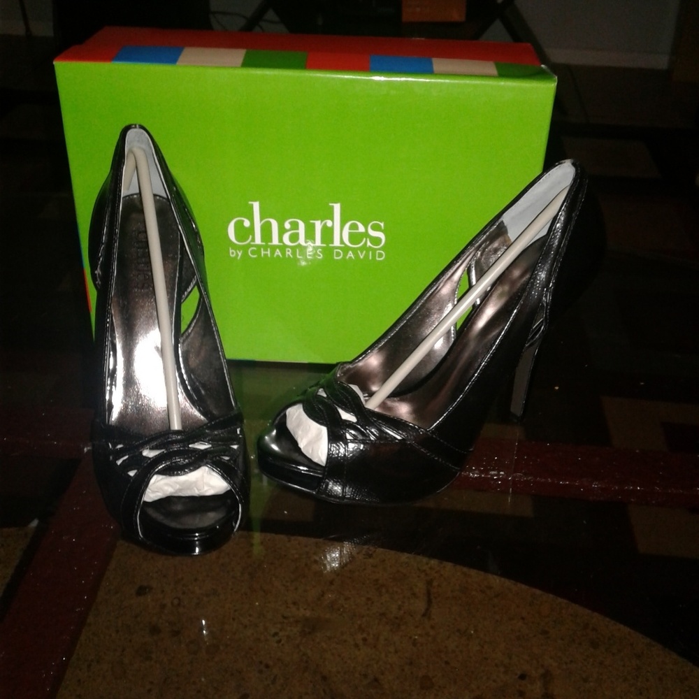 Shoes - Picture 4 of 7